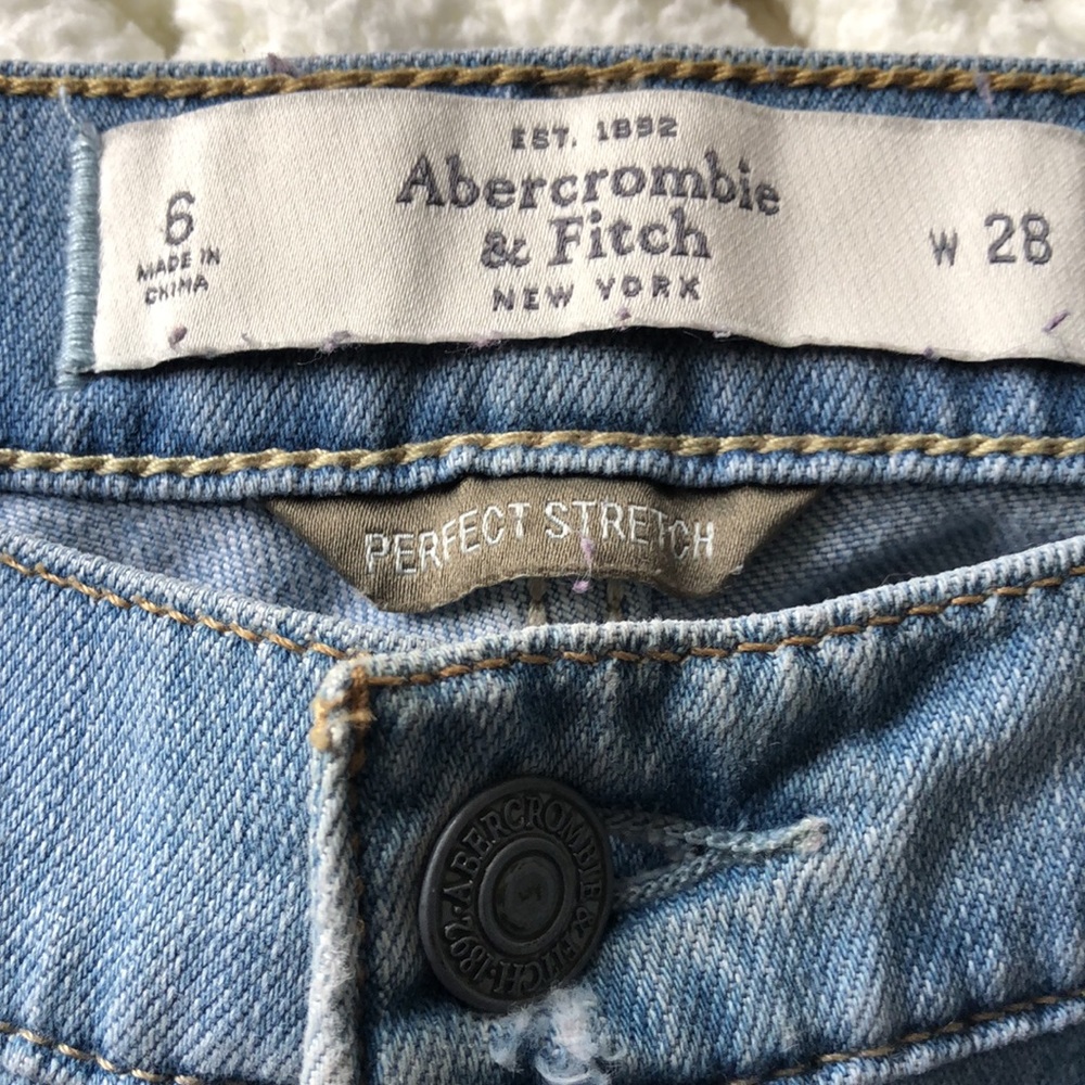 Abercrombie & Fitch‎ distressed women’s jeans. Size 28. “Perfect stretch”. EUC - Picture 5 of 7